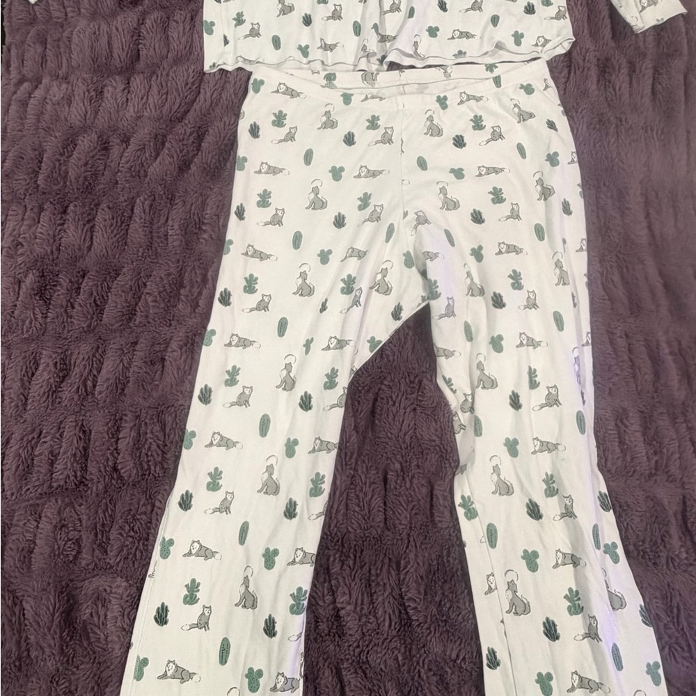 Roller Rabbit awoo pjs size medium